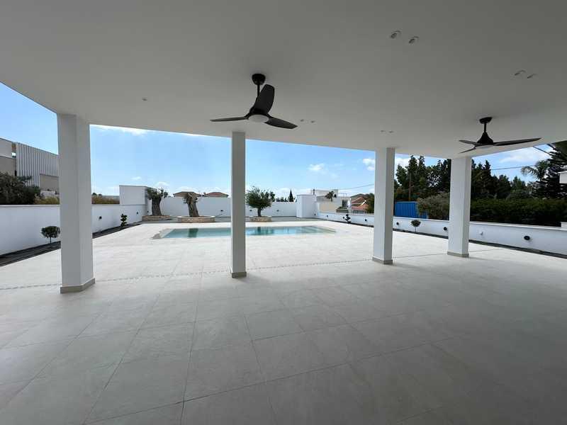  5-bedroom villa to rent: https://www.bazaraki.com/adv/5787190_5-bedroom-villa-to-rent (www.bazaraki.com)