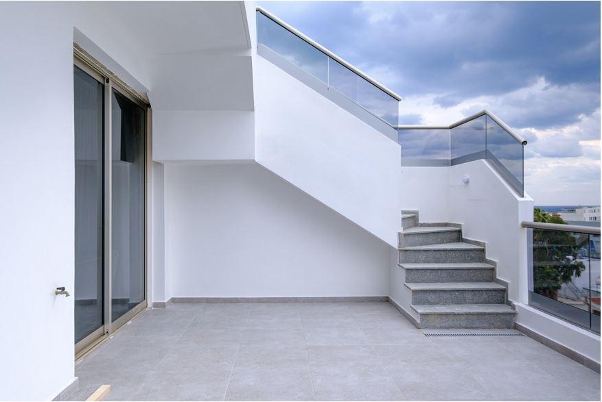 New 6-bedroom penthouse for rent in Town Center Larnaca, Cyprus. - Object № 150079: https://dom.com.cy/en/catalog/rent/150079/ (dom.com.cy)