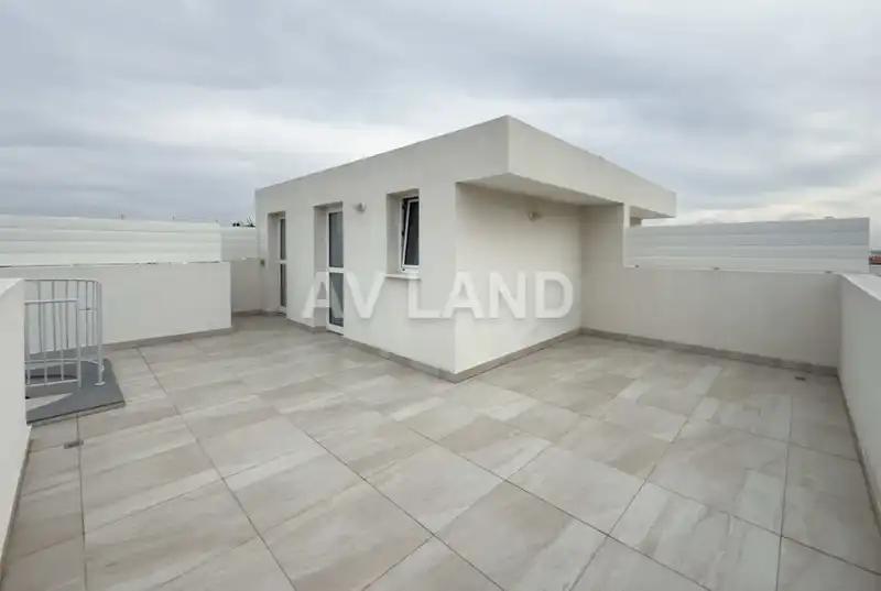 3-bedroom penthouse to rent: https://www.bazaraki.com/adv/5787598_3-bedroom-penthouse-to-rent (www.bazaraki.com)