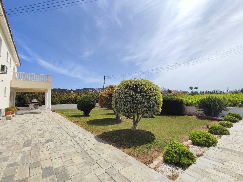 Villa Cristella - 5 Bedroom - Sea Caves Area 
For more info please call: 99907917: https://www.facebook.com/marketplace/item/1241076364020873 (www.facebook.com)