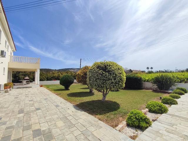 Villa Cristella - 5 Bedroom - Sea Caves Area 
For more info please call: 99907917: https://www.facebook.com/marketplace/item/1241076364020873 (www.facebook.com)