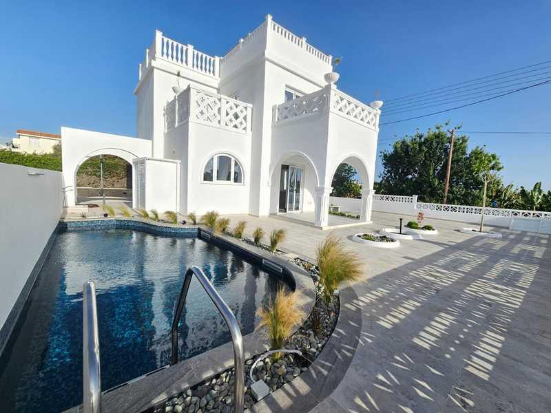 2-bedroom villa to rent: https://www.bazaraki.com/adv/5795405_2-bedroom-villa-to-rent (www.bazaraki.com)