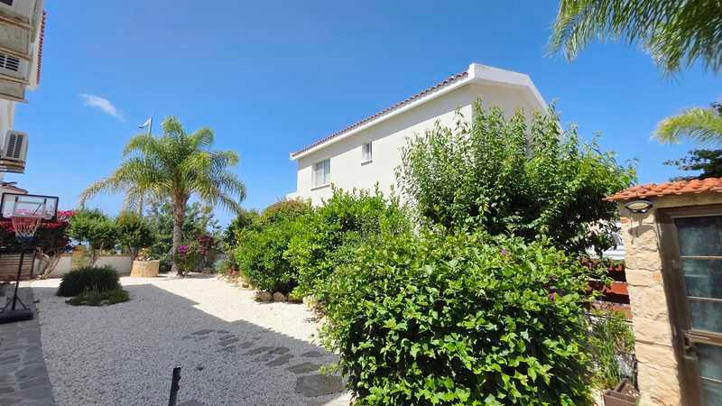 3-bedroom detached house for sale: https://www.bazaraki.com/adv/5797176_3-bedroom-detached-house-for-sale (www.bazaraki.com)