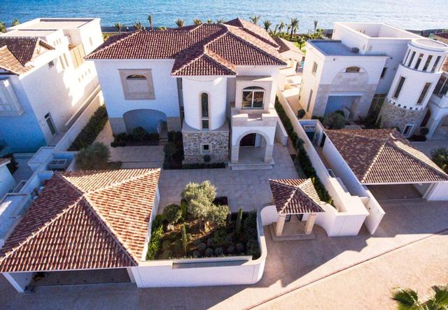 New 7-bedroom villa in Larnaca № 153410: https://dom.com.cy/en/catalog/sale/153410/ (dom.com.cy)