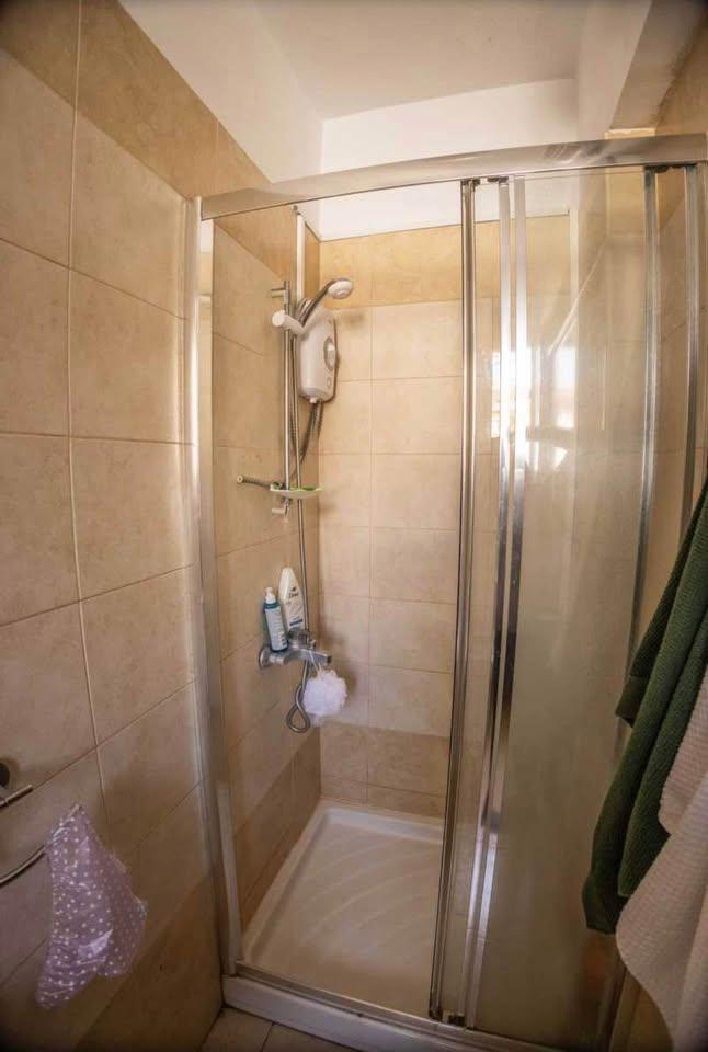 2 bedroom apartment in Limassol: https://www.facebook.com/marketplace/item/9733016136782496 (www.facebook.com)
