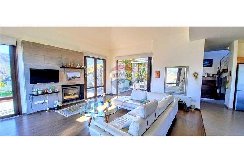 5-bedroom villa for sale: https://www.bazaraki.com/adv/5797854_5-bedroom-villa-for-sale (www.bazaraki.com)