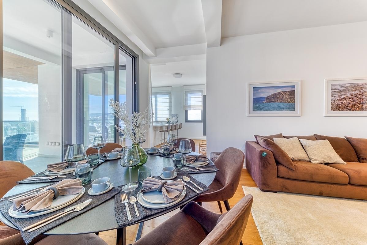 4-bedroom penthouse in Limassol №150196: https://dom.com.cy/en/catalog/rent/150196/ (dom.com.cy)