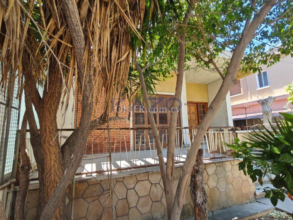 Spacious Semi-Detached House for Sale in Katholiki: https://www.offer.com.cy/en/spacious-semi-detached-house-for-sale-in-katholiki/21-816123/ (www.offer.com.cy)