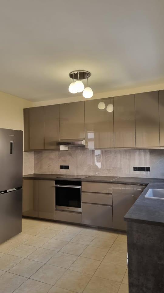 1 Bed 2 Baths Apartment/condo: https://www.facebook.com/marketplace/item/1410834563277009 (www.facebook.com)