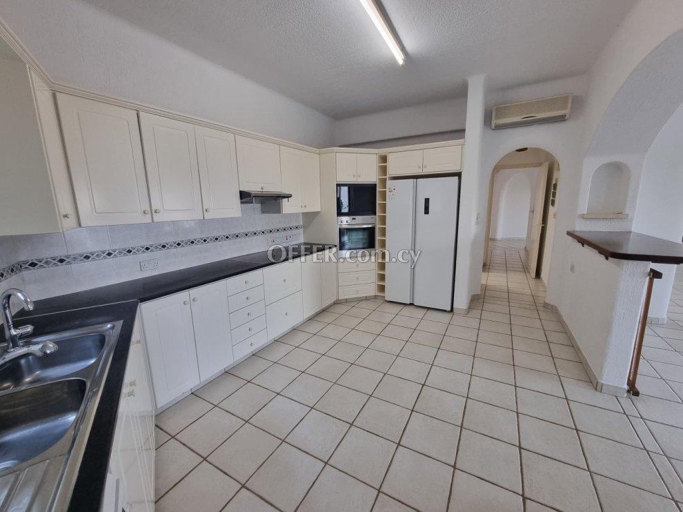 4-bedroom Detached Villa 321 sqm in Tala: https://www.offer.com.cy/en/4-bedroom-detached-villa-321-sqm-in-tala/21-816029/ (www.offer.com.cy)