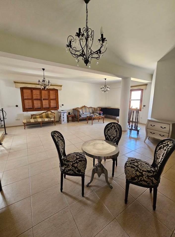 4 bedroom house for rent: https://www.facebook.com/marketplace/item/3757016514588435 (www.facebook.com)