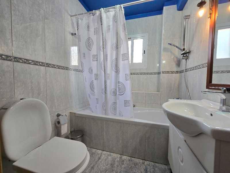 2-bedroom apartment to rent: https://www.bazaraki.com/adv/5795379_2-bedroom-apartment-to-rent (www.bazaraki.com)