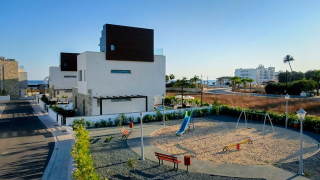 New 4-bedroom villa in Famagusta № 152536: https://dom.com.cy/en/catalog/sale/152536/ (dom.com.cy)