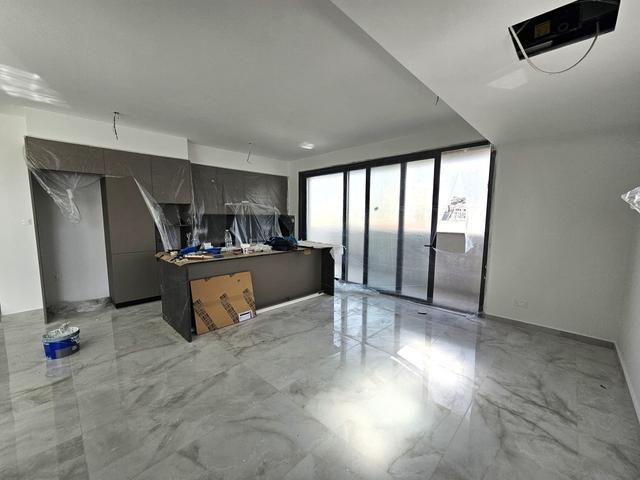 New 3-bedroom penthouse in Limassol №153683: https://dom.com.cy/en/catalog/rent/153683/ (dom.com.cy)