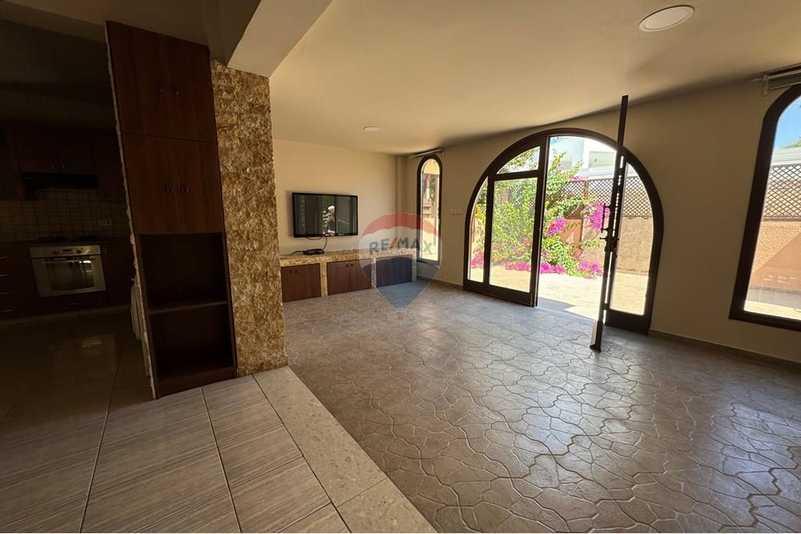 5-bedroom detached house for sale: https://www.bazaraki.com/adv/5789320_5-bedroom-detached-house-for-sale (www.bazaraki.com)