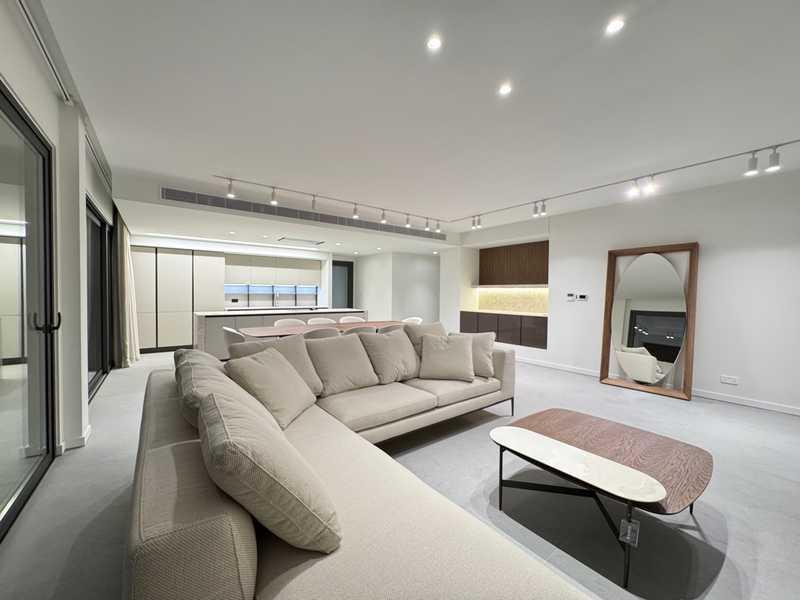 3-bedroom penthouse to rent: https://www.bazaraki.com/adv/5798252_3-bedroom-penthouse-to-rent (www.bazaraki.com)
