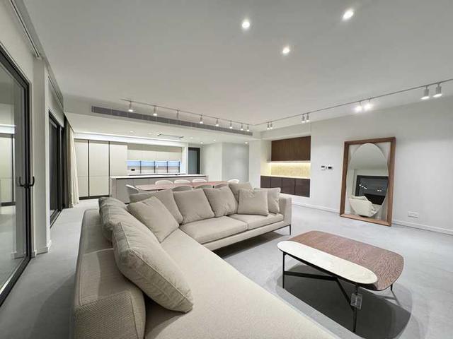 3-bedroom penthouse to rent: https://www.bazaraki.com/adv/5798252_3-bedroom-penthouse-to-rent (www.bazaraki.com)