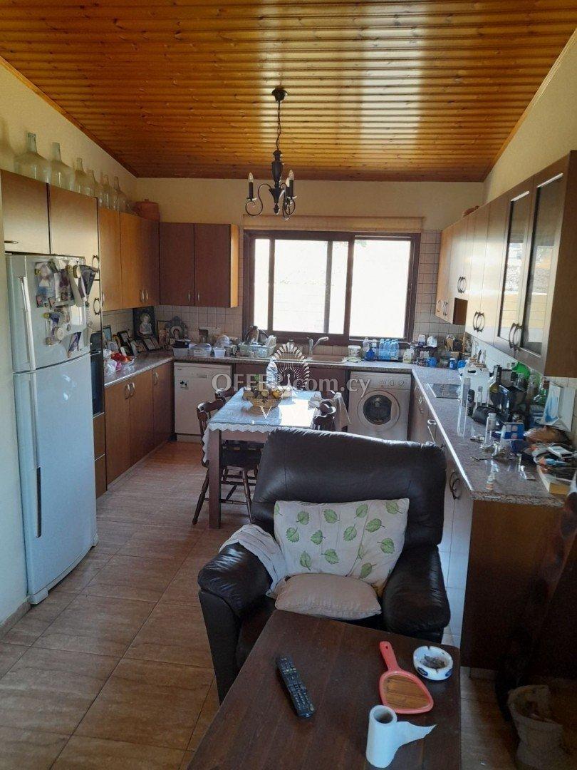 FURNISHED OR UNFURNISHED THREE BEDROOM HOUSE IN PAREKLISIA VILAGE: https://www.offer.com.cy/en/furnished-or-unfurnished-three-bedroom-house-in-pareklisia-vilage/21-655274/ (www.offer.com.cy)