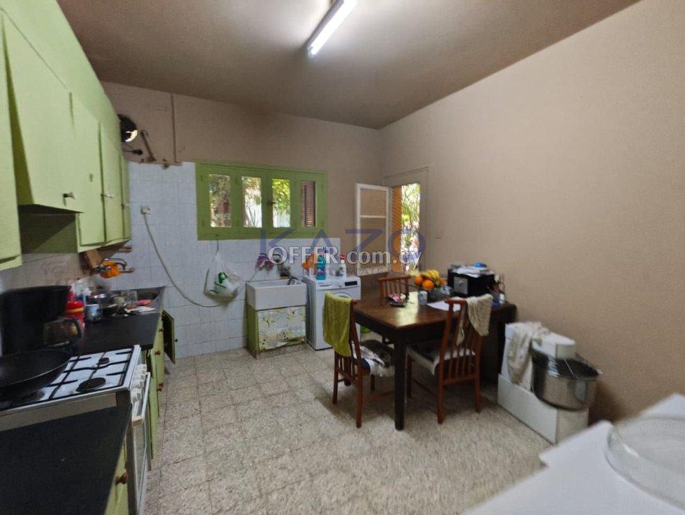 Spacious Semi-Detached House for Sale in Katholiki: https://www.offer.com.cy/en/spacious-semi-detached-house-for-sale-in-katholiki/21-816123/ (www.offer.com.cy)