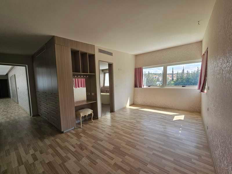 4-bedroom detached house for sale: https://www.bazaraki.com/adv/5797390_6-bedroom-detached-house-for-sale (www.bazaraki.com)