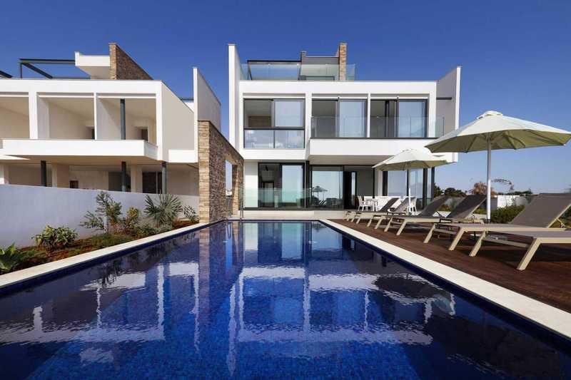5-bedroom villa for sale: https://www.bazaraki.com/adv/5787578_5-bedroom-villa-for-sale (www.bazaraki.com)