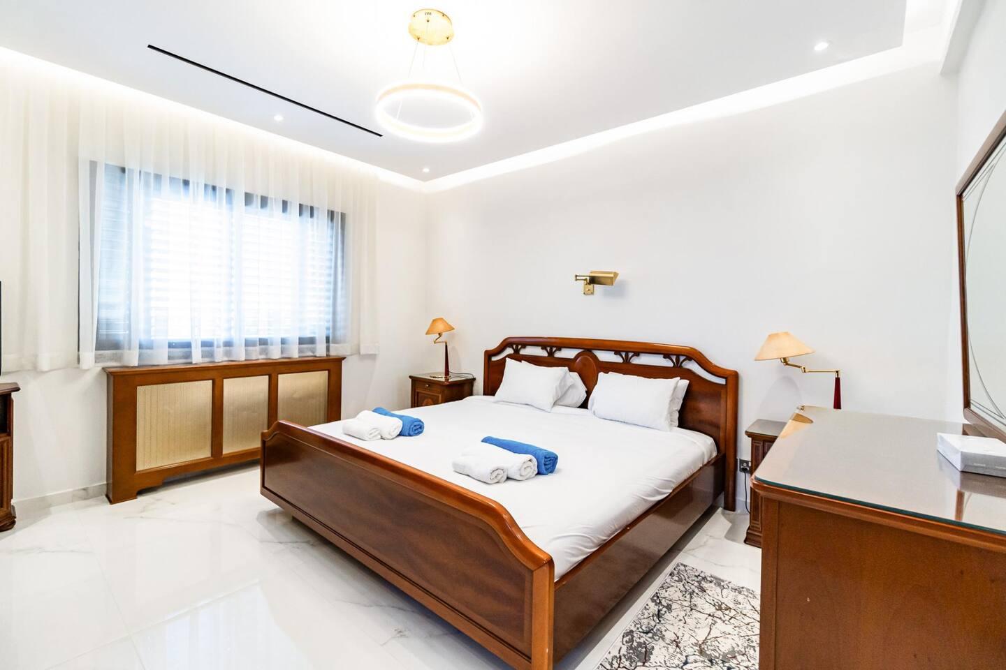5-bedroom apartment in Paphos №152852: https://dom.com.cy/en/catalog/rent/152852/ (dom.com.cy)