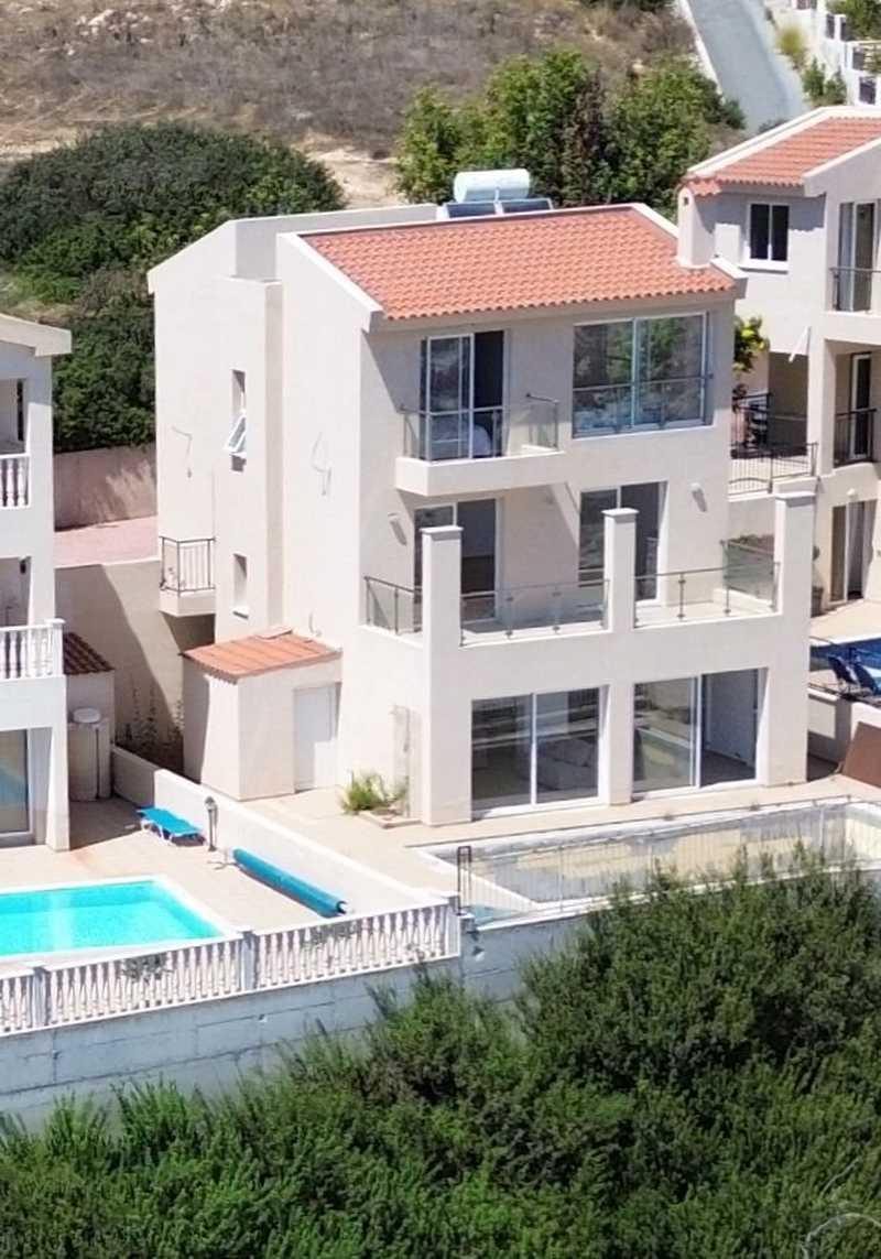 6-bedroom villa for sale: https://www.bazaraki.com/adv/5763542_6-bedroom-villa-for-sale (www.bazaraki.com)