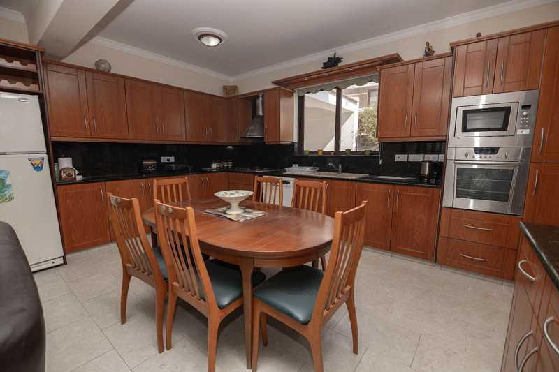 3-bedroom villa to rent: https://www.bazaraki.com/adv/5797191_3-bedroom-villa-to-rent (www.bazaraki.com)