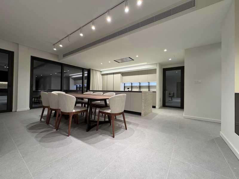 3-bedroom penthouse to rent: https://www.bazaraki.com/adv/5798252_3-bedroom-penthouse-to-rent (www.bazaraki.com)