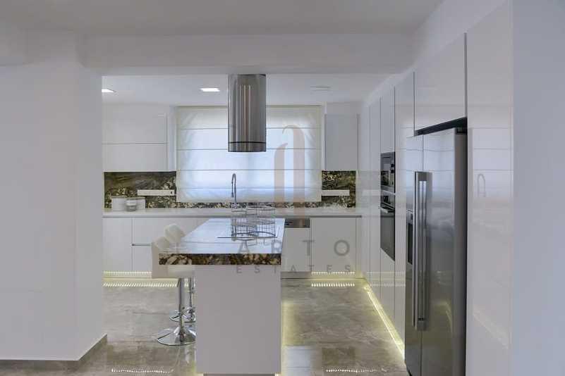  5-bedroom villa to rent: https://www.bazaraki.com/adv/5792029_5-bedroom-villa-to-rent (www.bazaraki.com)