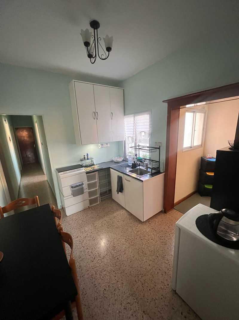 Room with private bathroom, european professionals only: https://www.bazaraki.com/adv/5792544_double-bedroom-with-private-bathroom (www.bazaraki.com)