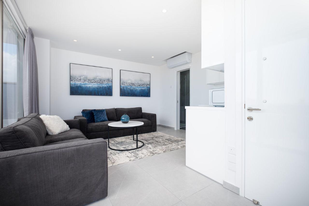 New 6-bedroom penthouse for rent in Town Center Larnaca, Cyprus. - Object № 150079: https://dom.com.cy/en/catalog/rent/150079/ (dom.com.cy)