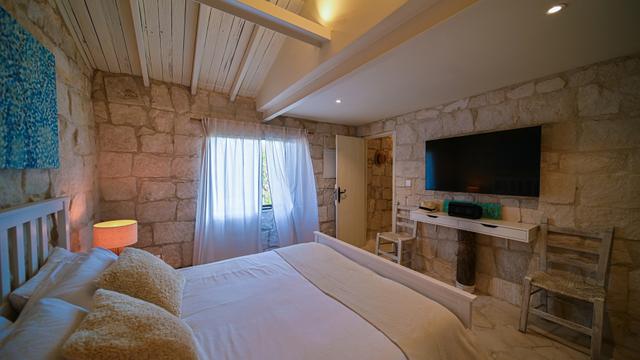 6-bedroom villa in Larnaca № 153177: https://dom.com.cy/en/catalog/sale/153177/ (dom.com.cy)