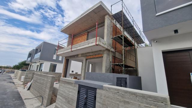 New 3-bedroom house in Paphos № 153079: https://dom.com.cy/en/catalog/sale/153079/ (dom.com.cy)
