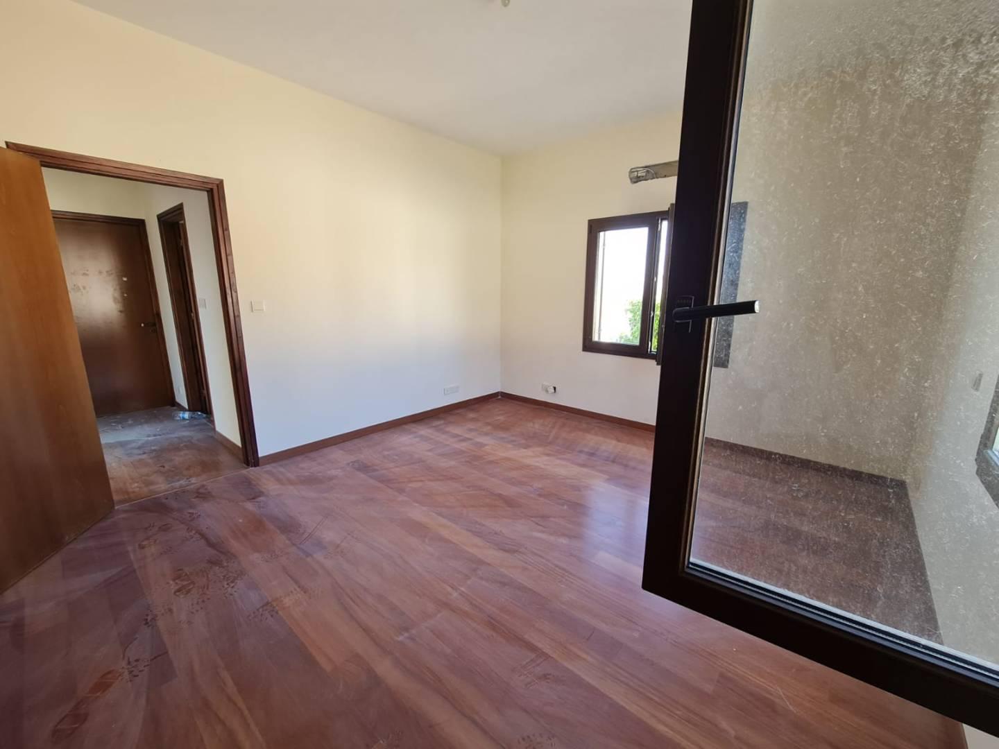 5-bedroom villa in Larnaca № 153151: https://dom.com.cy/en/catalog/sale/153151/ (dom.com.cy)