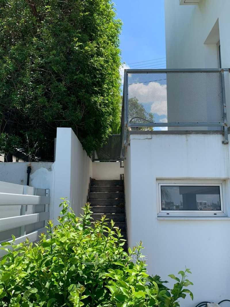 4-bedroom villa for sale: https://www.bazaraki.com/adv/5796301_4-bedroom-villa-for-sale (www.bazaraki.com)