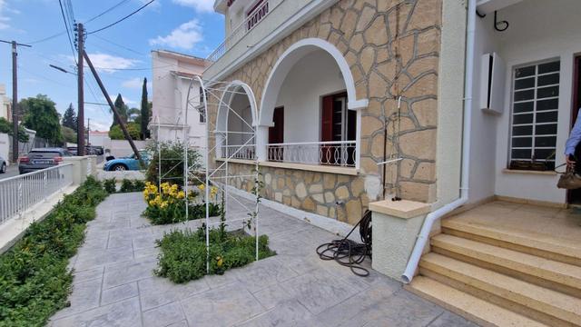 3-bedroom house in Larnaca №153302: https://dom.com.cy/en/catalog/rent/153302/ (dom.com.cy)