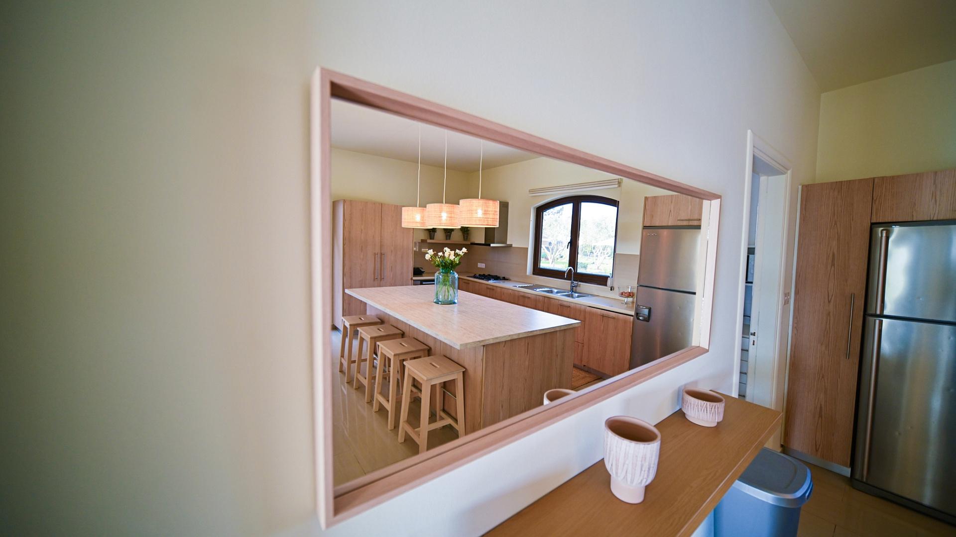 6-bedroom villa in Larnaca № 153177: https://dom.com.cy/en/catalog/sale/153177/ (dom.com.cy)