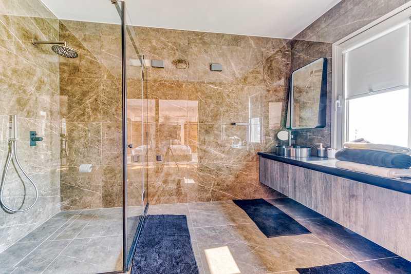 3-bedroom penthouse to rent: https://www.bazaraki.com/adv/5798285_3-bedroom-penthouse-to-rent (www.bazaraki.com)