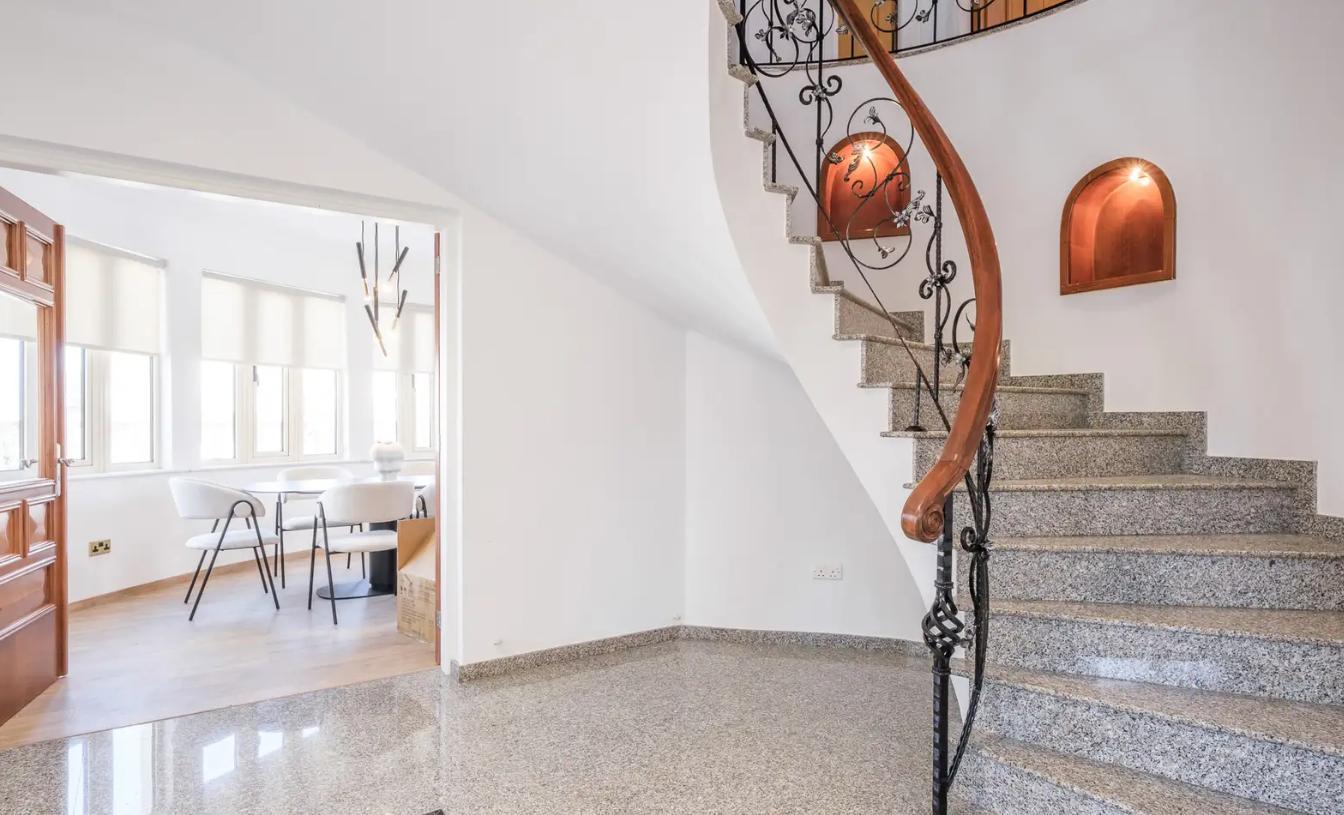4-bedroom villa in Limassol №153448: https://dom.com.cy/en/catalog/rent/153448/ (dom.com.cy)