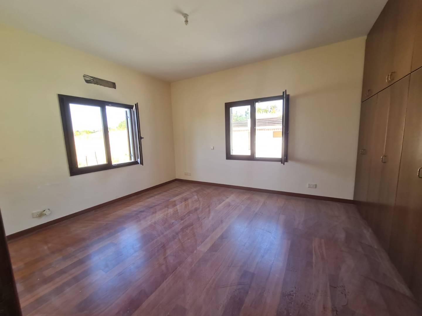 5-bedroom villa in Larnaca № 153151: https://dom.com.cy/en/catalog/sale/153151/ (dom.com.cy)