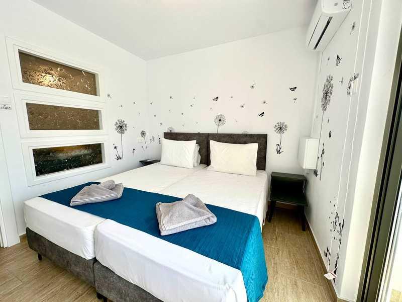 2 bedroom apartment in the heart of ayia napa: https://www.bazaraki.com/adv/5799589_2-bedroom-apartment-in-the-heart-of-ayia-napa (www.bazaraki.com)