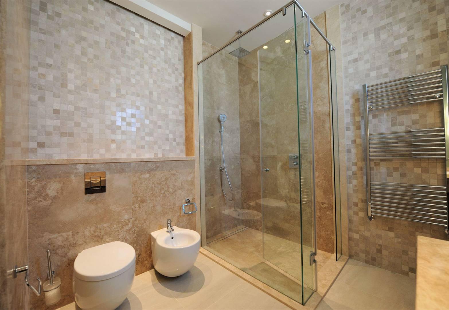 New 5-bedroom villa in Larnaca № 153399: https://dom.com.cy/en/catalog/sale/153399/ (dom.com.cy)