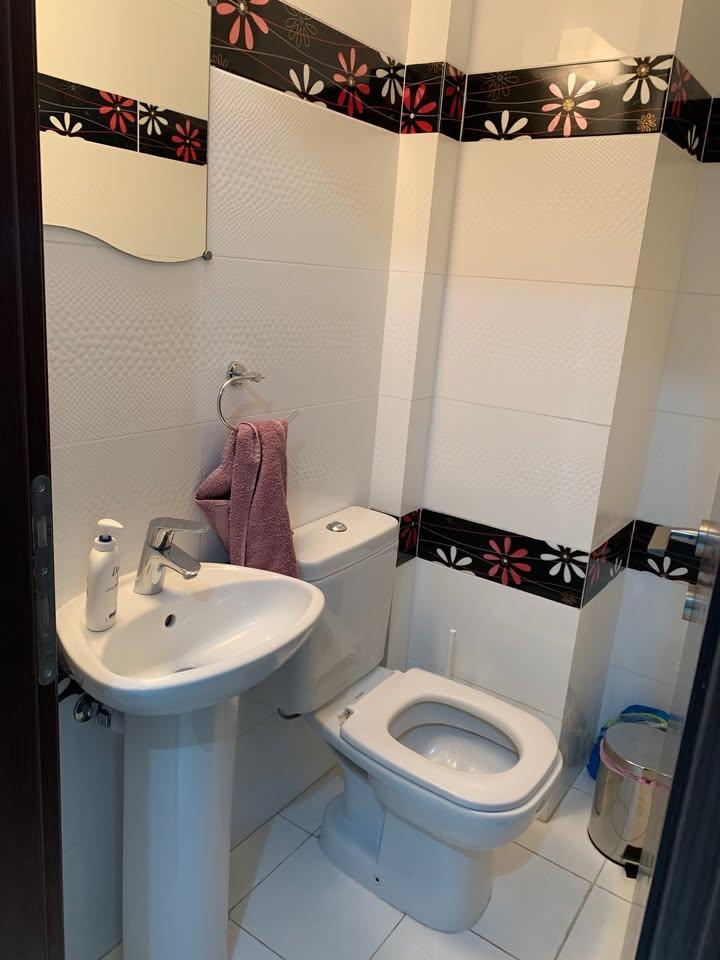 1 Bed 1 Bath Apartment/condo: https://www.facebook.com/marketplace/item/1283044656841829 (www.facebook.com)