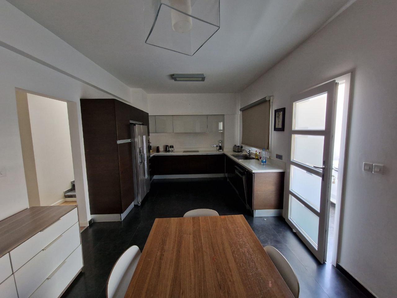 5-bedroom villa in Limassol №152064: https://dom.com.cy/en/catalog/rent/152064/ (dom.com.cy)
