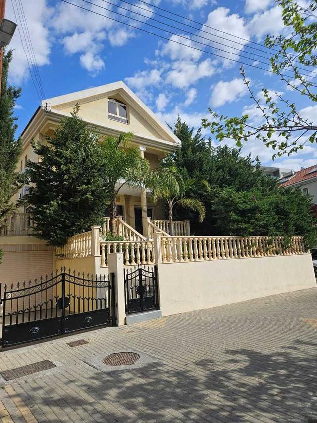 6-bedroom villa for sale: https://www.bazaraki.com/adv/5798373_6-bedroom-villa-for-sale (www.bazaraki.com)