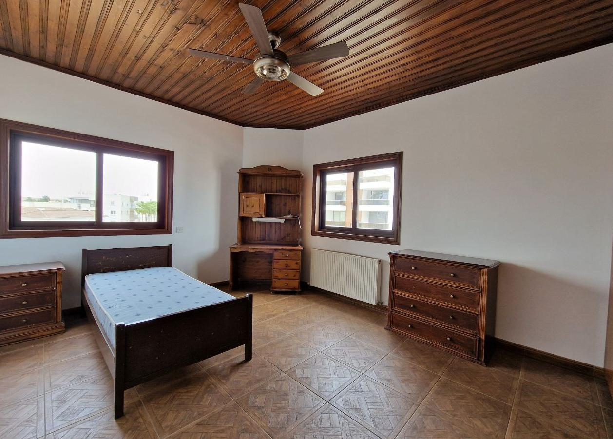 6-bedroom house in Nicosia № 150182: https://dom.com.cy/en/catalog/sale/150182/ (dom.com.cy)