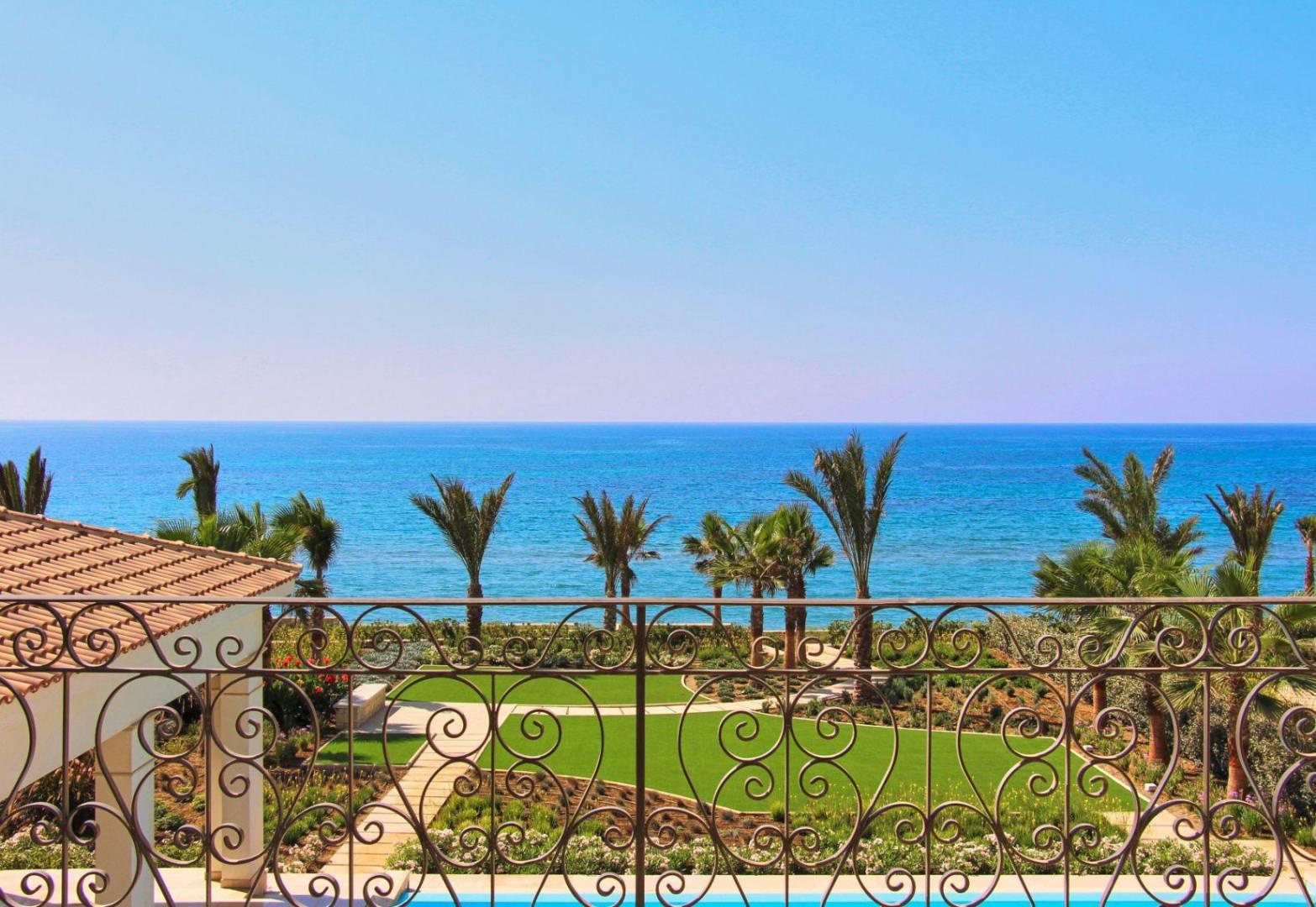 New 7-bedroom villa in Larnaca № 153410: https://dom.com.cy/en/catalog/sale/153410/ (dom.com.cy)