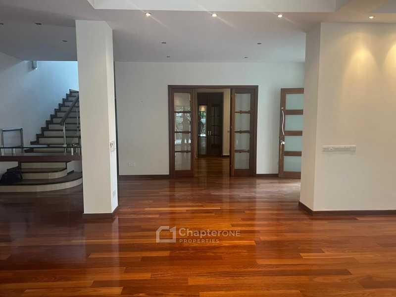 5-bedroom villa to rent: https://www.bazaraki.com/adv/5797692_5-bedroom-villa-to-rent (www.bazaraki.com)