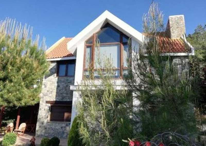 3-bedroom villa to rent: https://www.bazaraki.com/adv/5796769_3-bedroom-villa-to-rent (www.bazaraki.com)